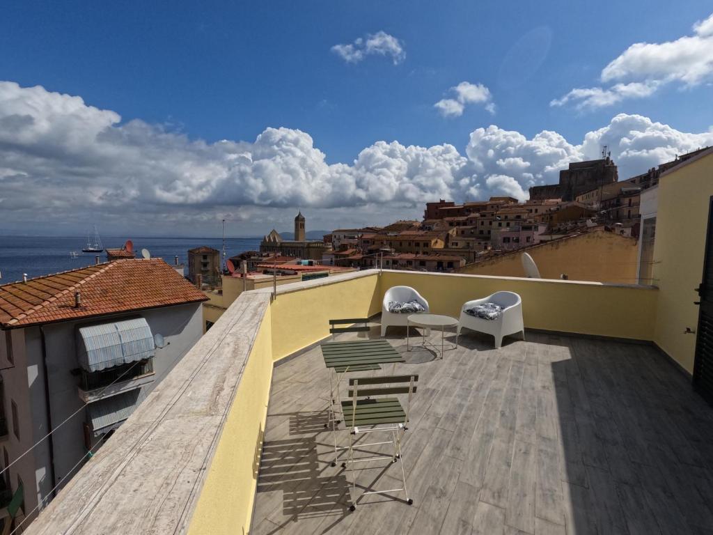 a balcony with chairs and a table on a roof at Hotel Week End in Porto Santo Stefano