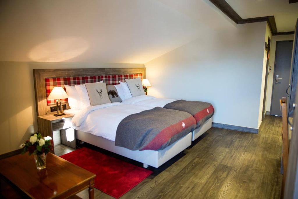 Postel nebo postele na pokoji v ubytování Hotel Bristol Verbier