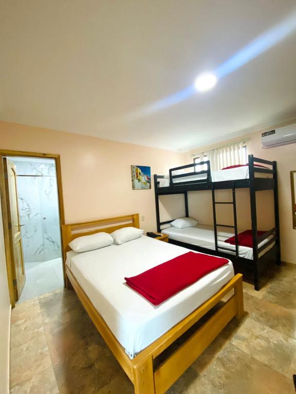 Postel nebo postele na pokoji v ubytování HOTEL MARLUZ