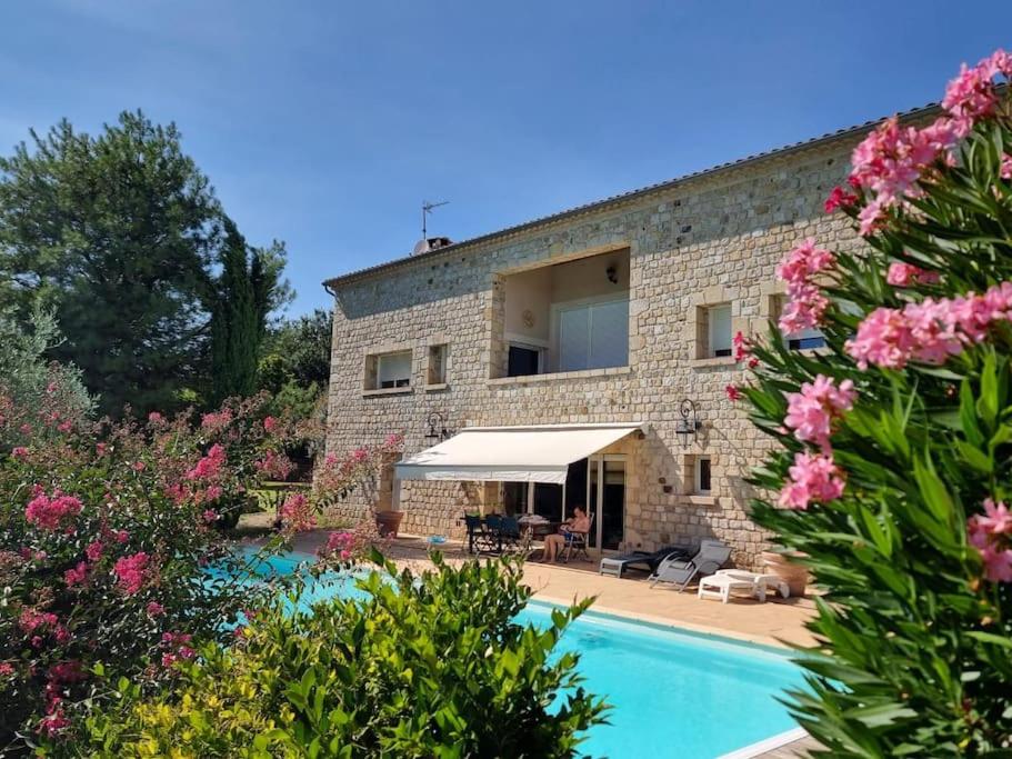 สระว่ายน้ำที่อยู่ใกล้ ๆ หรือใน Les Vignes de Pagès - Villa de Standing