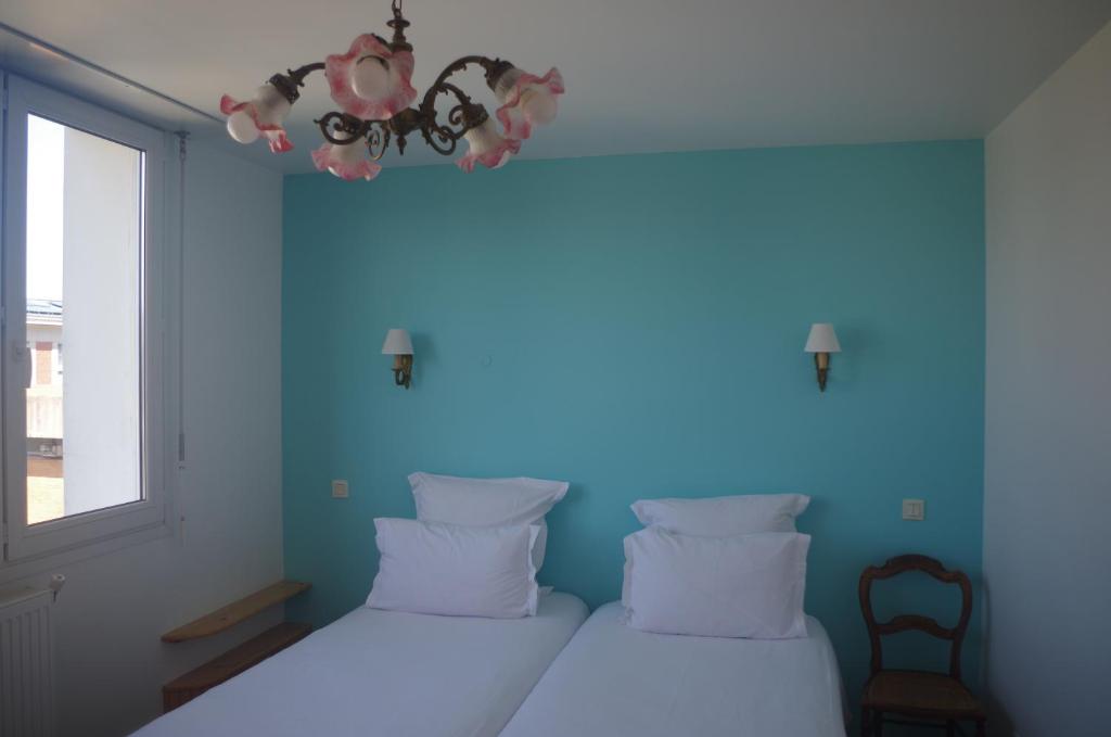 Postel nebo postele na pokoji v ubytování Hotel Richelieu