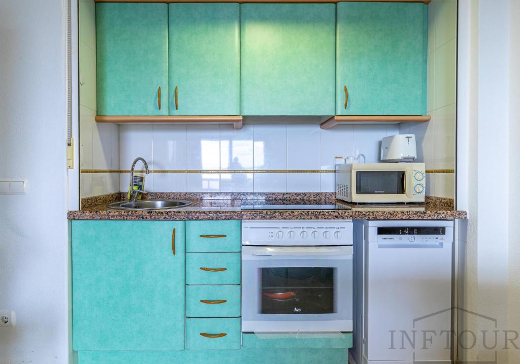 Kuchyň nebo kuchyňský kout v ubytování Inftour Amatista 9 Apartamento