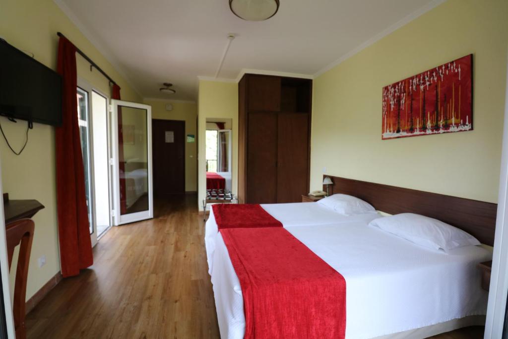 Postel nebo postele na pokoji v ubytování Valley View Hotel Encumeada