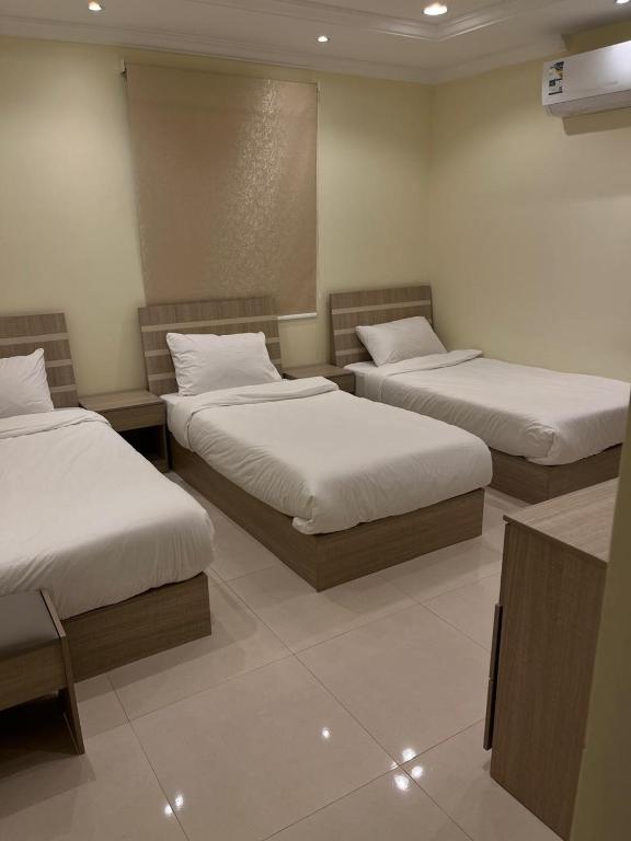 Postel nebo postele na pokoji v ubytování Al tawfeeg hotel - Al Azizyah
