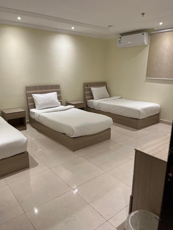 Postel nebo postele na pokoji v ubytování Al tawfeeg hotel - Al Azizyah
