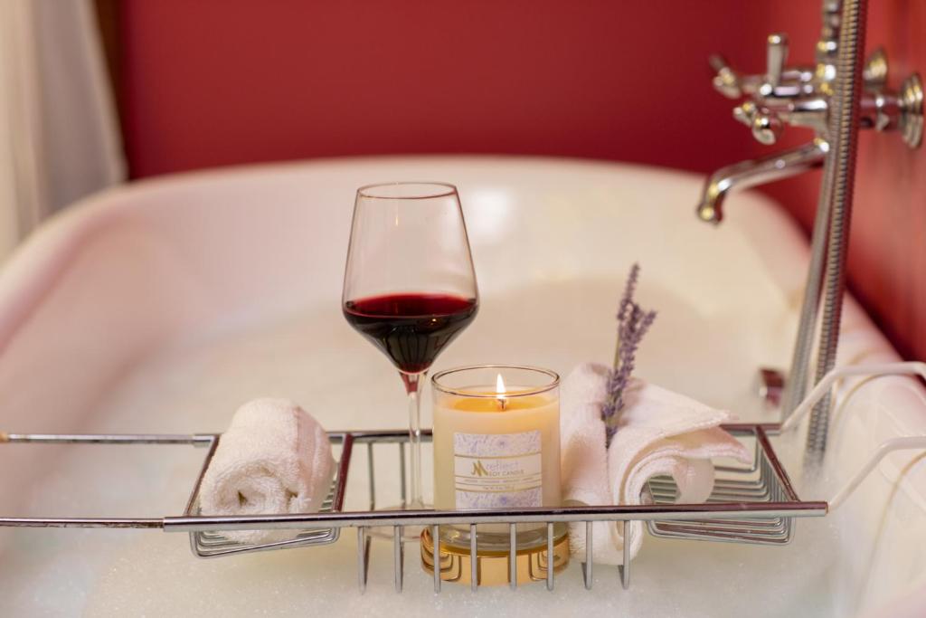Mirbeau Inn & Spa - Skaneateles - King Room - Disability Access