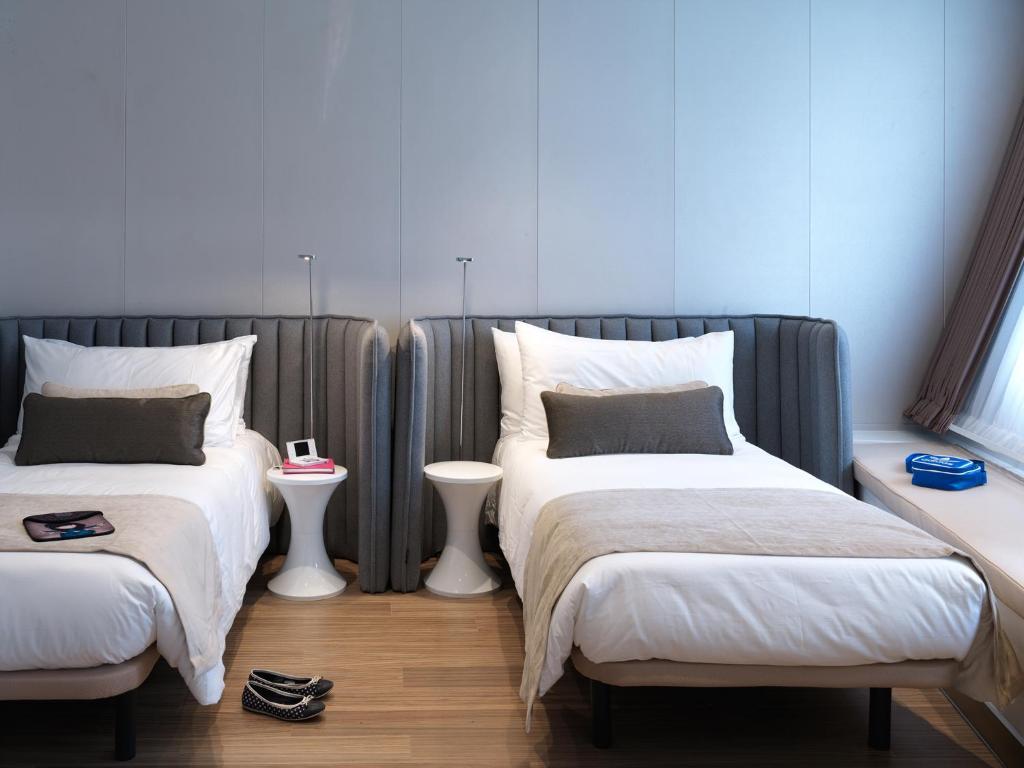 Sunborn Gibraltar - Luxury Superyacht Family Suite