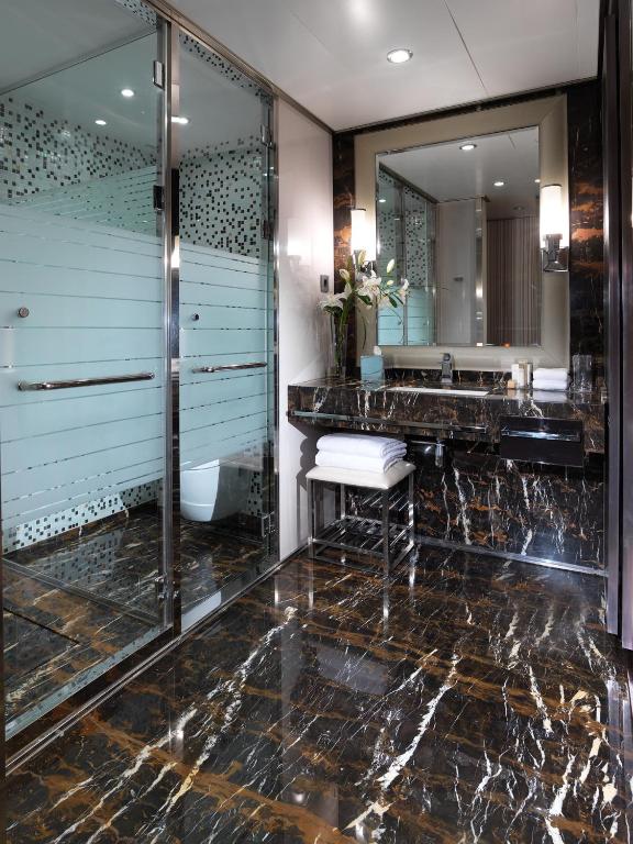 Sunborn Gibraltar - Twin Room