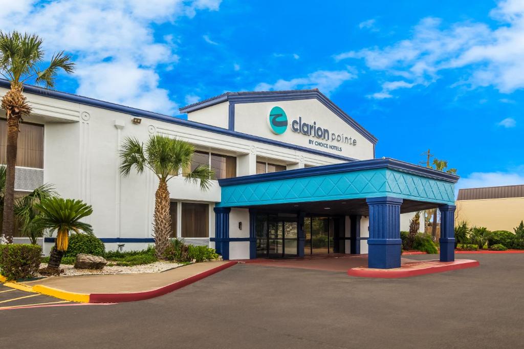 una representación del exterior de un hotel en Clarion Pointe Lake Jackson - Clute, en Lake Jackson