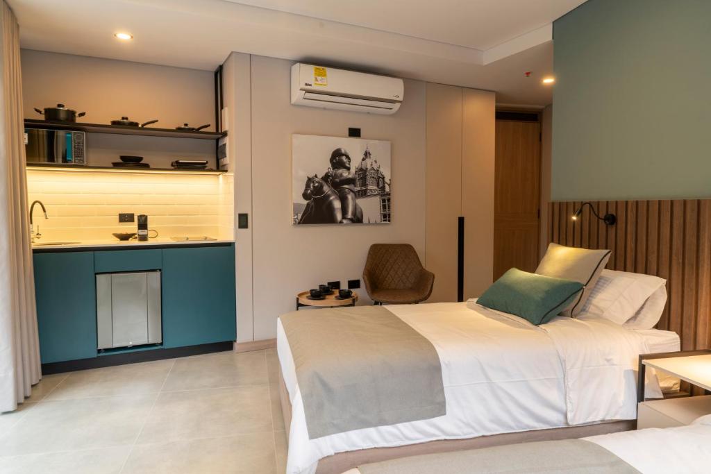 Postel nebo postele na pokoji v ubytování Hotel Living 35 Suites