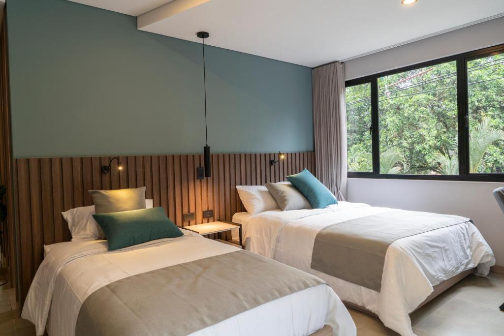 Postel nebo postele na pokoji v ubytování Hotel Living 35 Suites