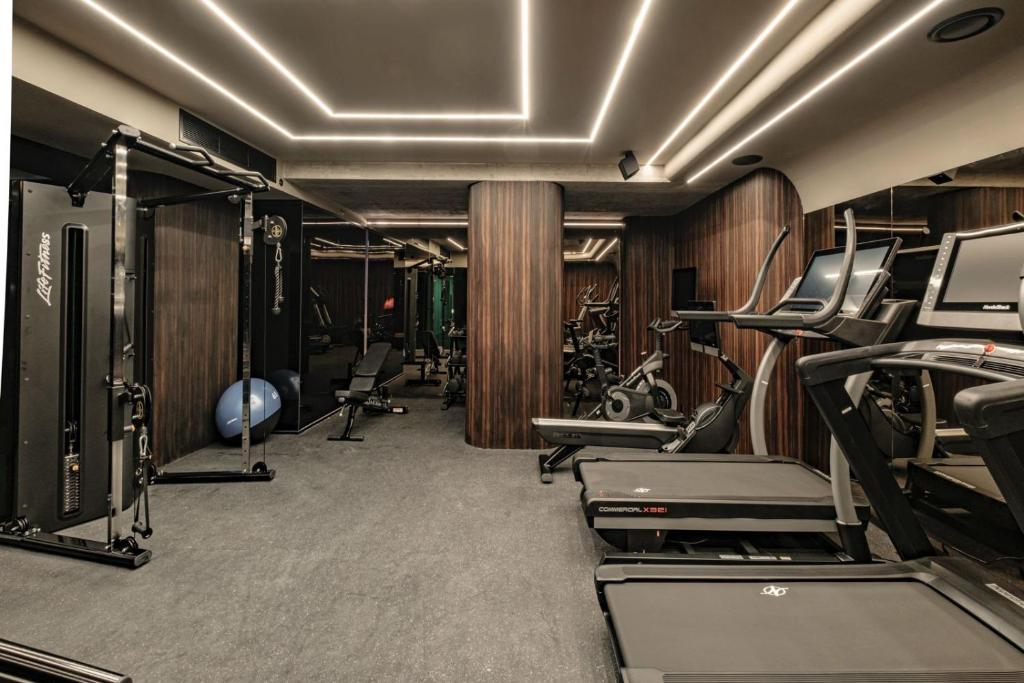 Fitness centrum a/nebo fitness zařízení v ubytování Fitch Hotel