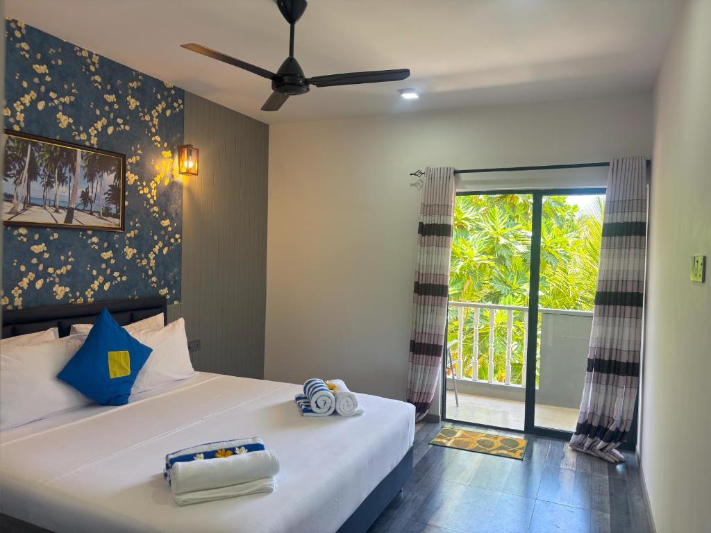 Postel nebo postele na pokoji v ubytování Kuda Vilu, Mathiveri, Maldives