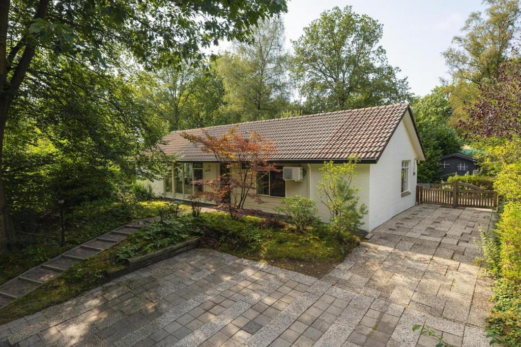 luxe-12-persoons-groepsvilla-gelijkvloers-met-tuin-loungeset