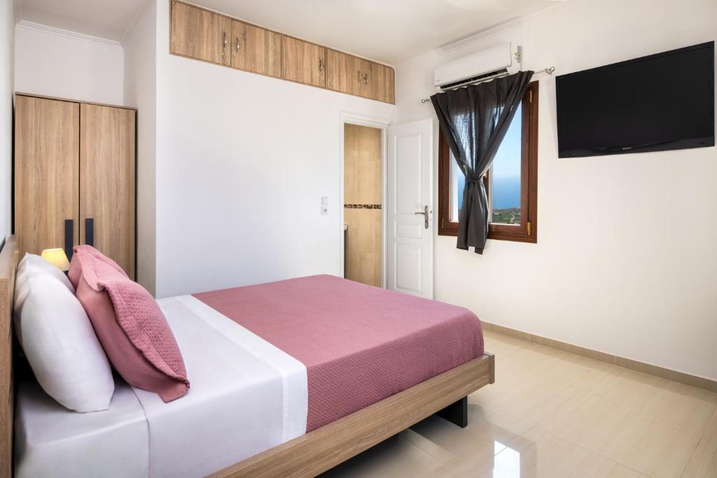 Letto o letti in una camera di Santorinn Suites Fira