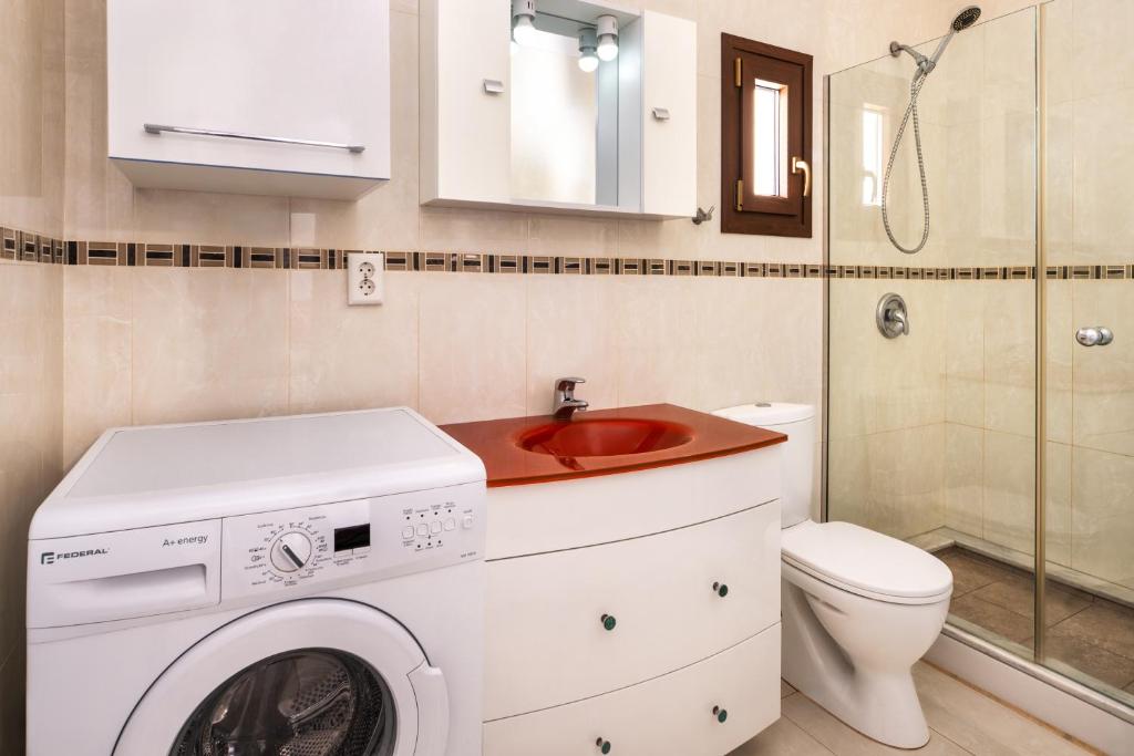 Santorinn Suites Fira - Resim 44