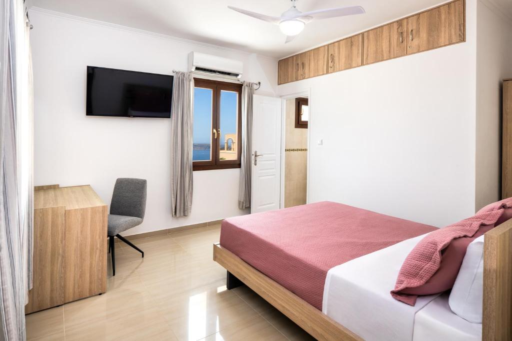 Santorinn Suites Fira - Resim 45