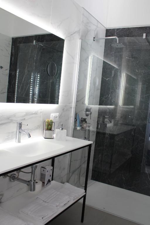 FALSTAFF Rooms & Suites - 17