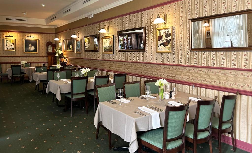 Restauracja lub miejsce do jedzenia w obiekcie Willa Impresja Hotel i Restauracja