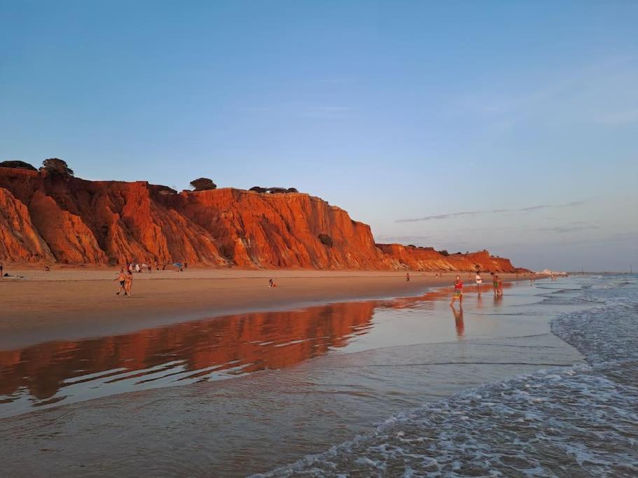 Praia da Falésia, O Melhor Estúdio da Aldeia das Acoteias