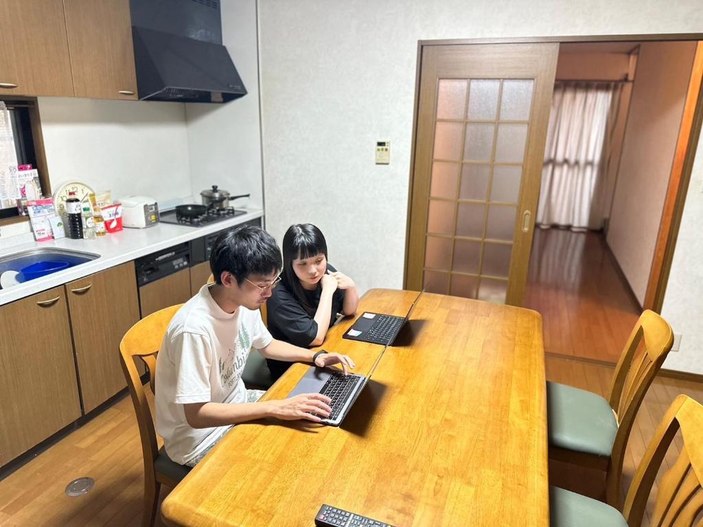 Kuchyň nebo kuchyňský kout v ubytování guesthouse 京屋