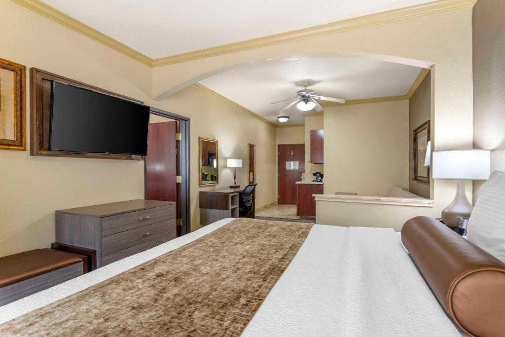 Best Western Plus Crown Colony Inn & Suites - Suite Superior Con Cama Extragrande