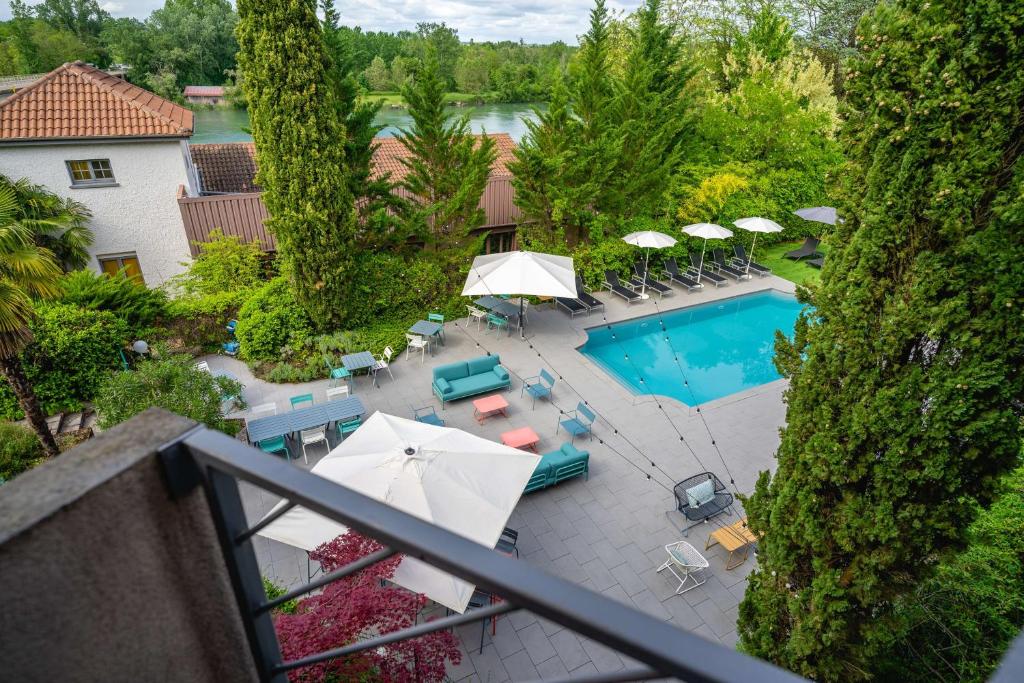 Bazén v ubytování Best Western Bridge Hotel Lyon East nebo v jeho okolí