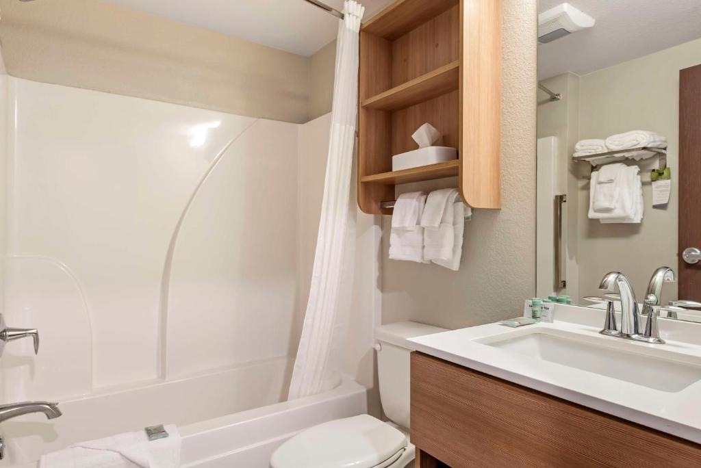 Best Western Limon - Queen Suite With Sofa Bed