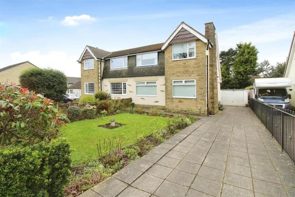 Κήπος έξω από το Luxury Home in Low Moor