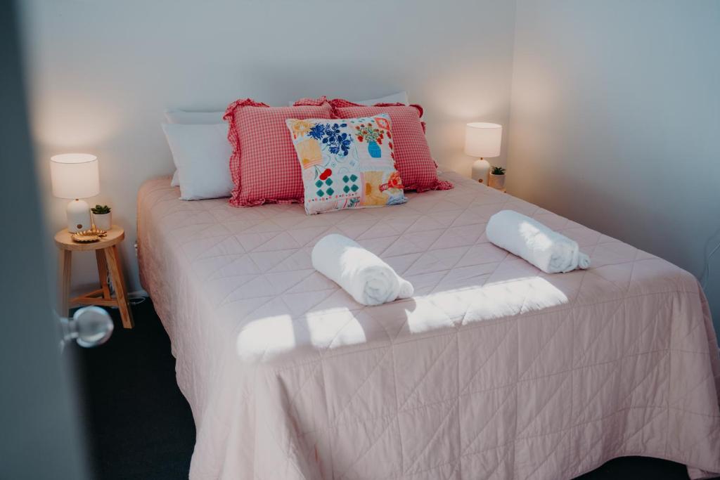 Postel nebo postele na pokoji v ubytování House, Great location, Pet friendly, Close to shops and beach