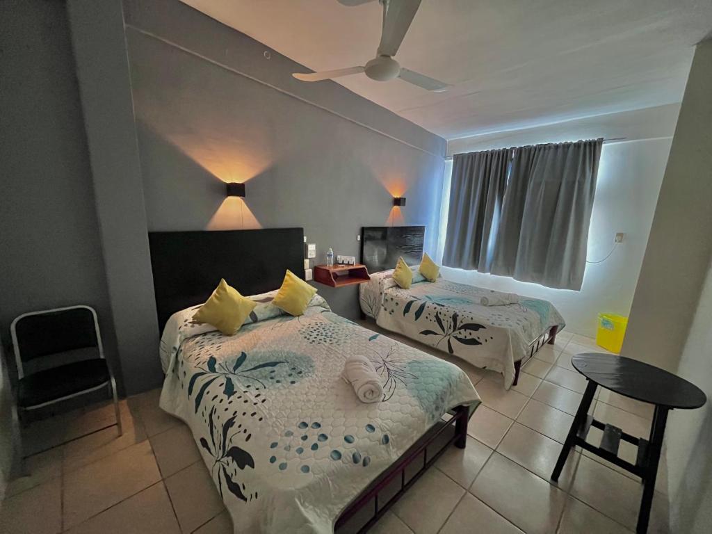 Postel nebo postele na pokoji v ubytování Hotel Las Brisas