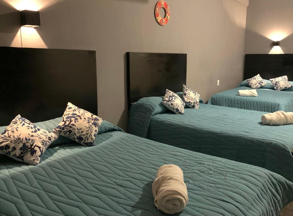 Postel nebo postele na pokoji v ubytování Hotel Las Brisas