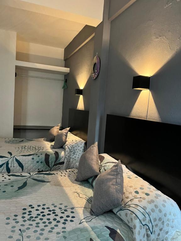 Postel nebo postele na pokoji v ubytování Hotel Las Brisas