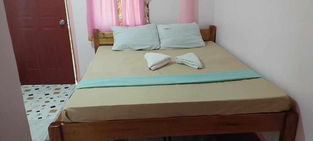 Moonlight's Inn - Family Room With Private Bathroom