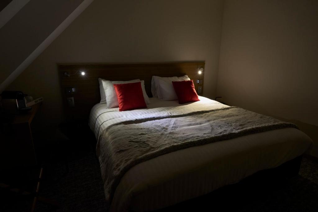 Postel nebo postele na pokoji v ubytování Hotel La Caleche