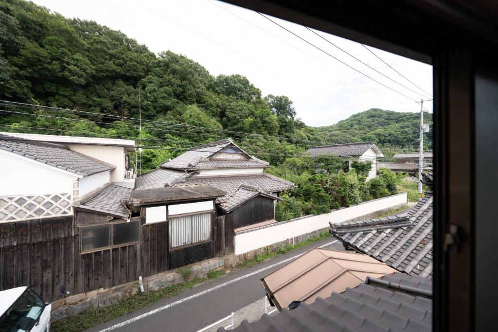 アパートメントから撮影された、または一般的な山の景色