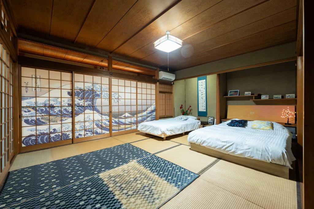 倉敷市にある倉敷の宿Retreat KOBAYASHI 1棟貸切 1日1組限定 11LLDDK 520平米 102年前の伝説の建物 瀬戸内芸術祭2025 直島 美観地区 最大10名 駐車場3台 ベッド8台のベッドルーム1室(ベッド2台付)