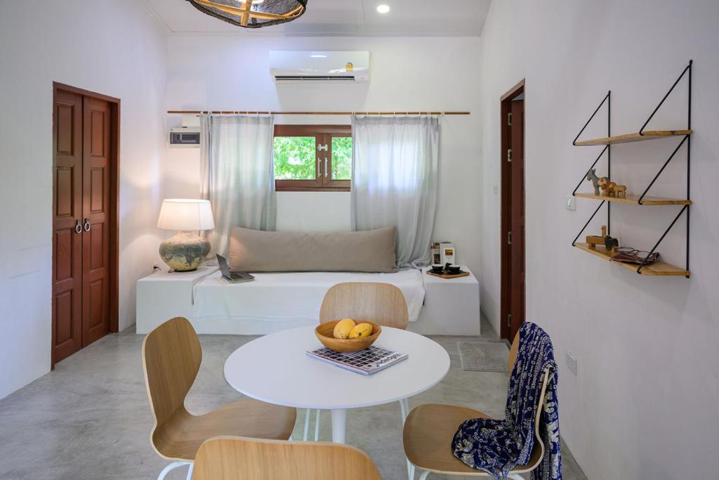Posezení v ubytování Boonya Swiss Home
