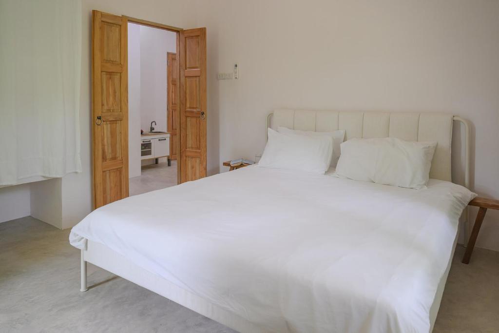 Postel nebo postele na pokoji v ubytování Boonya Swiss Home