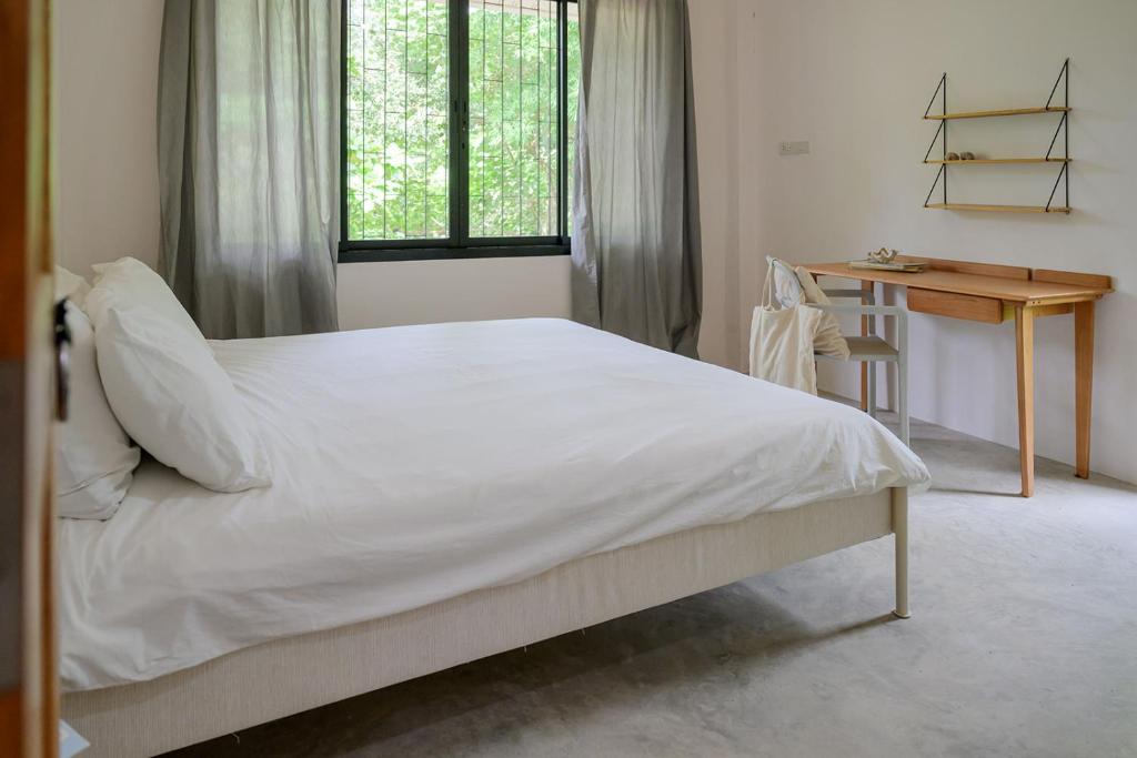 Postel nebo postele na pokoji v ubytování Boonya Swiss Home
