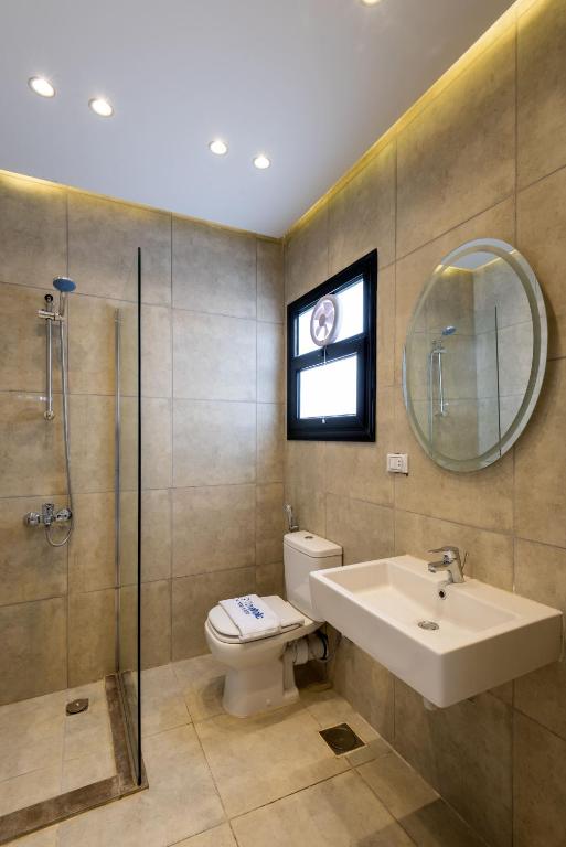 Koupelna v ubytování Golden 4BR Villas by Travelholic