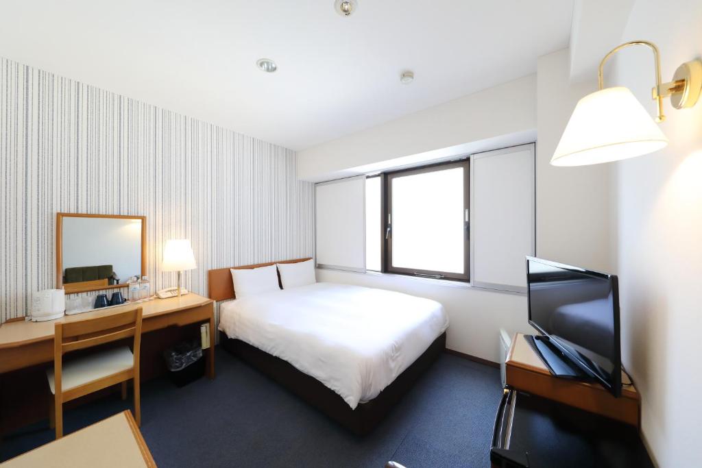 Postel nebo postele na pokoji v ubytování Smile Hotel Nihombashi Mitsukoshimae