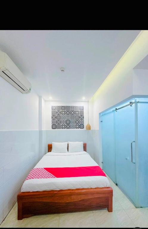 Postel nebo postele na pokoji v ubytování Tây Nguyên Hotel Đà Nẵng