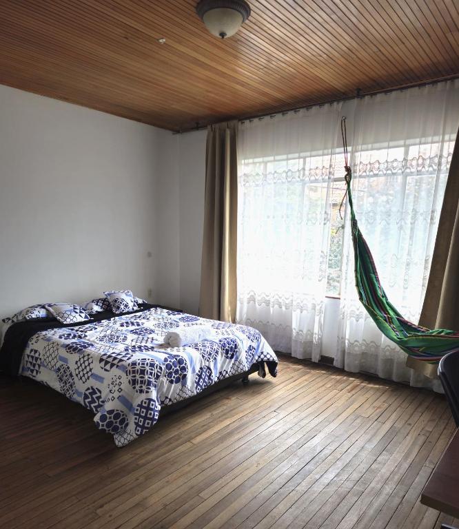 Postel nebo postele na pokoji v ubytování Casa en Bogotá ubicada en zona central
