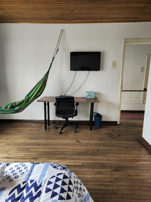 TV a/nebo společenská místnost v ubytování Casa en Bogotá ubicada en zona central