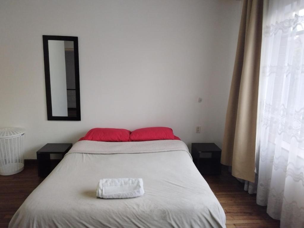 Postel nebo postele na pokoji v ubytování Casa en Bogotá ubicada en zona central