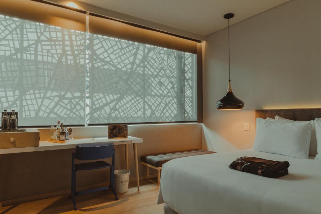 Ein Bett oder Betten in einem Zimmer der Unterkunft The Click Clack Hotel Bogotá