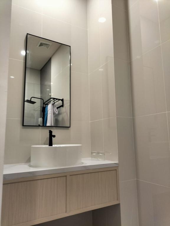 Koupelna v ubytování True Blue Hotel Menteng