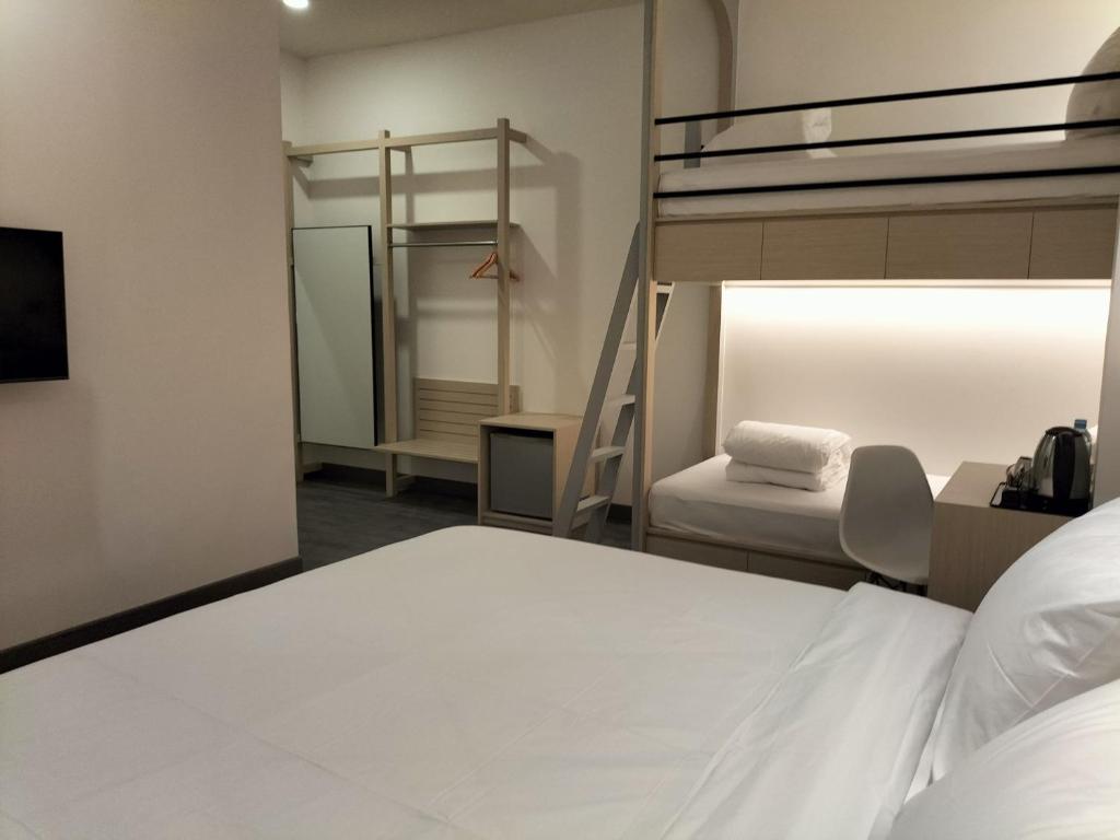 Postel nebo postele na pokoji v ubytování True Blue Hotel Menteng