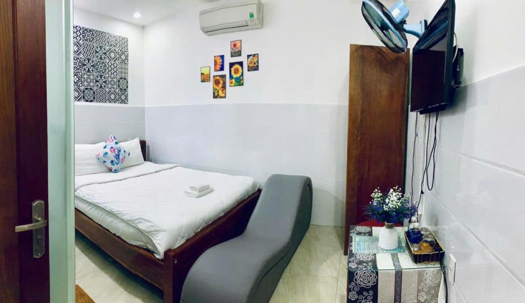Postel nebo postele na pokoji v ubytování Tây Nguyên Hotel Đà Nẵng